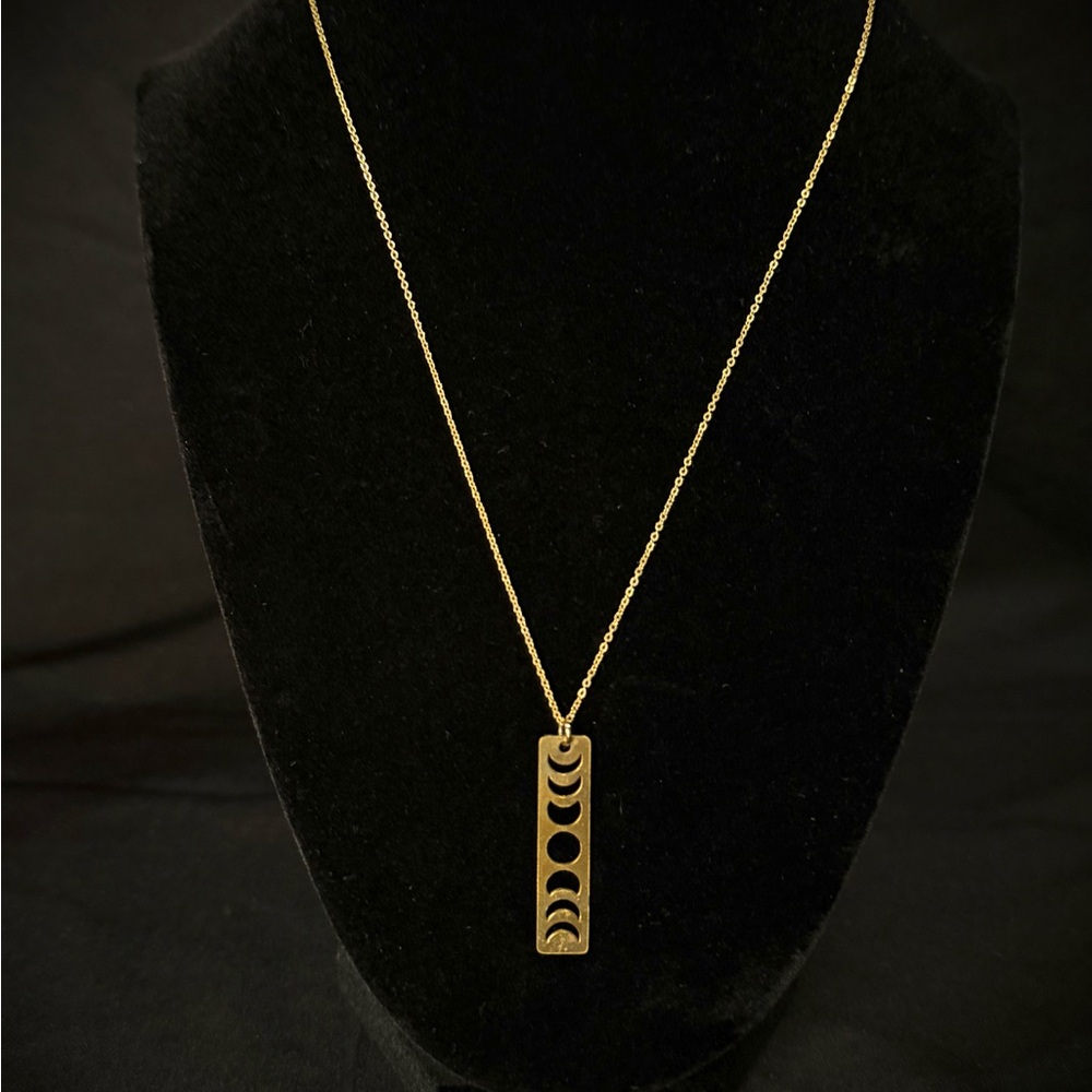 Elegant Gold Moon Phase Necklace